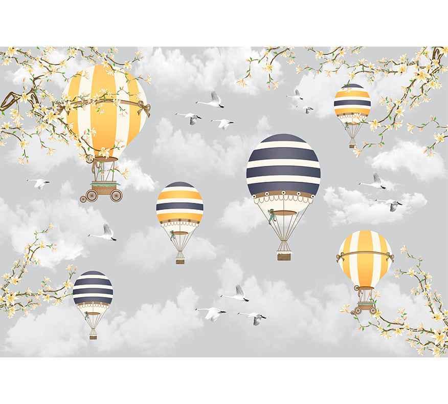 Papier peint motif montgolfières jaunes et noires, fond nuages, branches fleuries, oiseaux