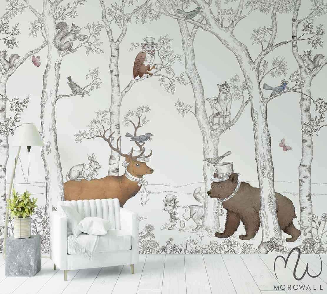 Papier peint animaux de forêt, cerf, ours, renard, lapin et oiseaux dans un décor enfant, style ludique.