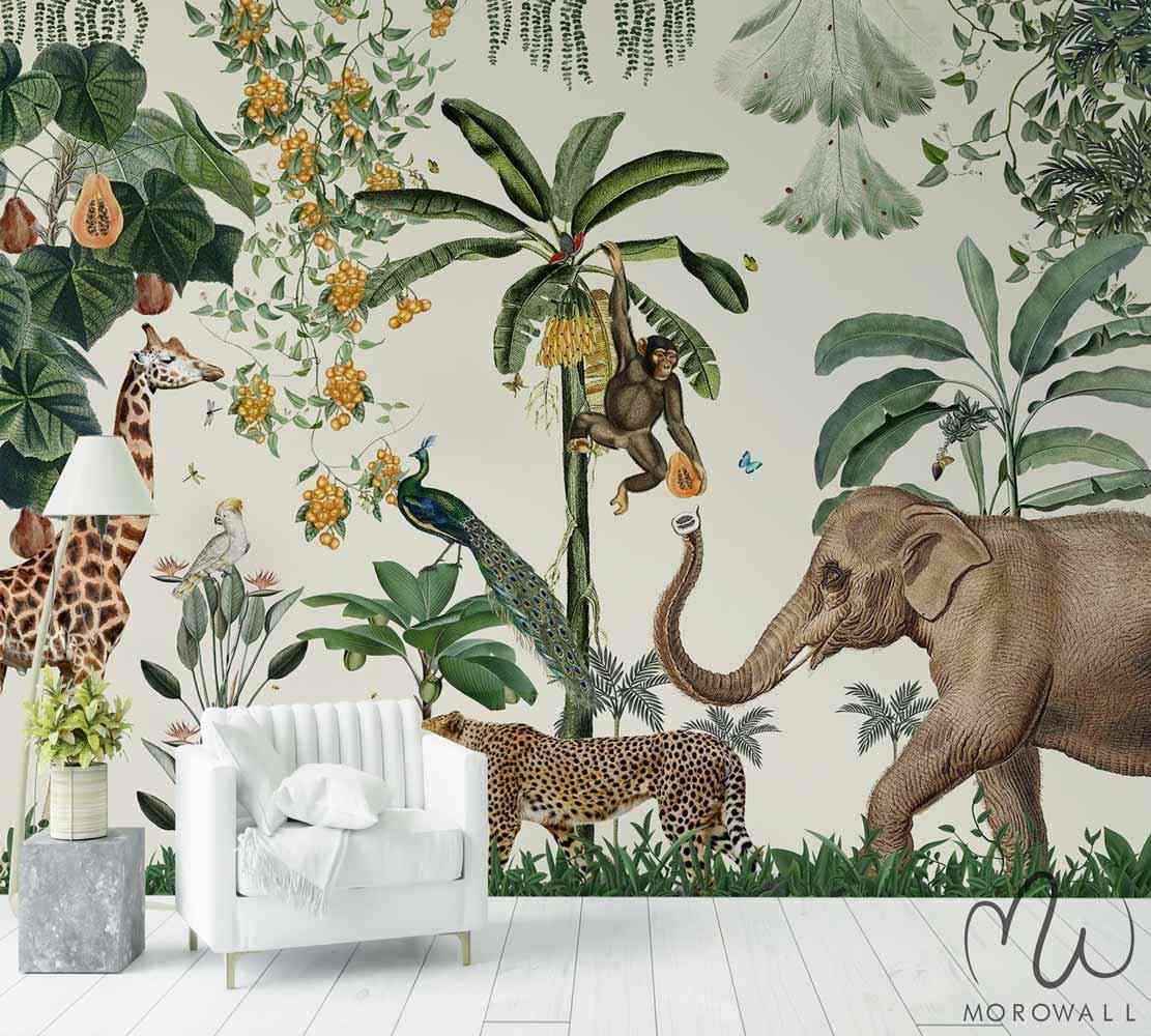 Papier peint jungle avec éléphant, girafe, singe, léopard, paon et feuillage exotique pour salon.
