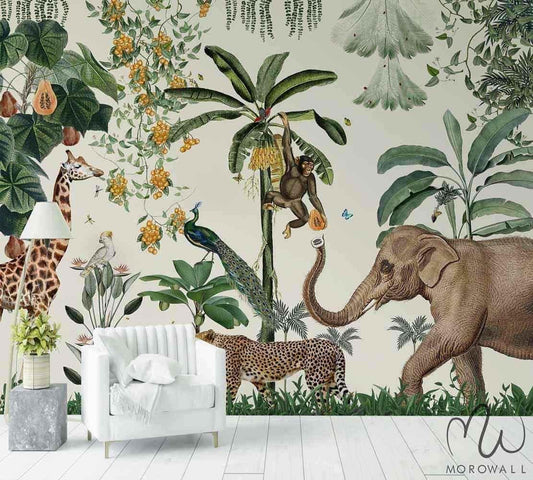 Papier peint jungle avec éléphant, girafe, singe, léopard, paon et feuillage exotique.