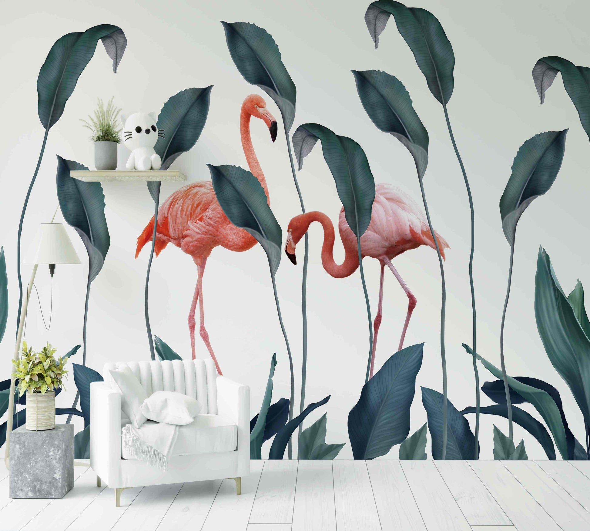 Papier peint tropical avec flamants roses et grandes feuilles décoratives dans un salon moderne