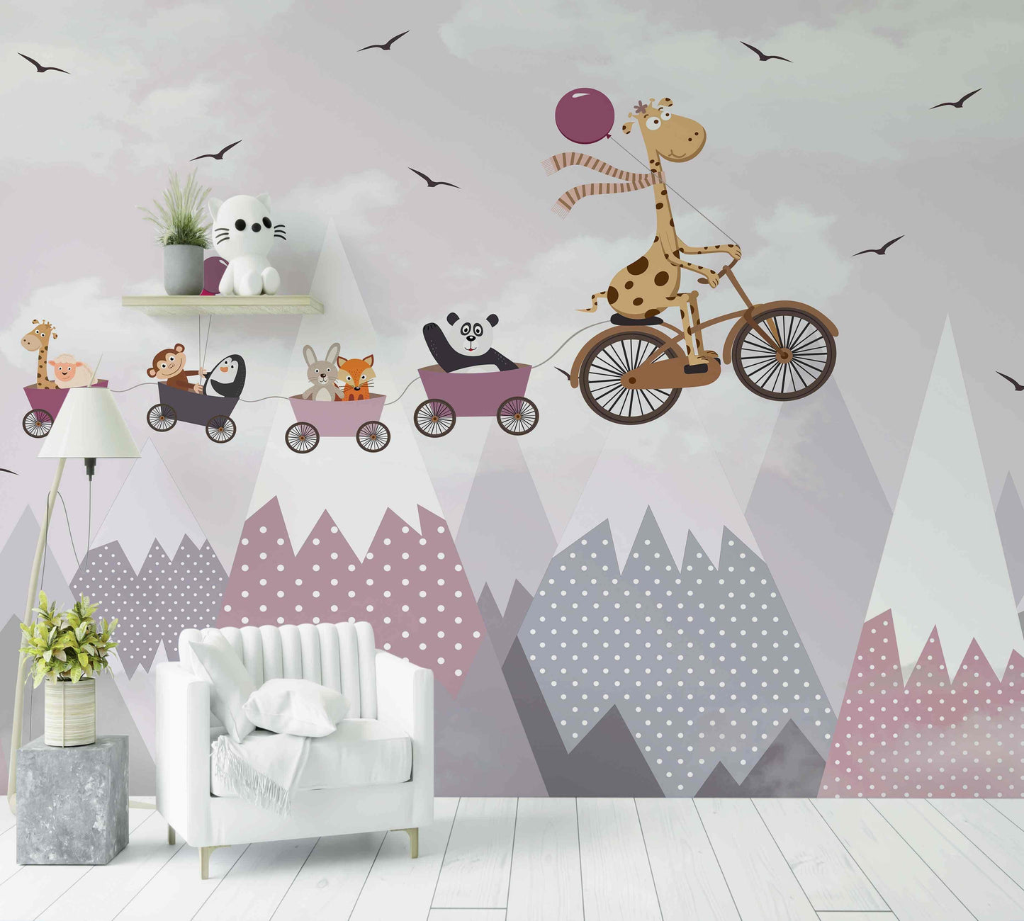 Papier peint pour chambre enfant, girafe à vélo, animaux, montagnes pastel, décor mural ludique.