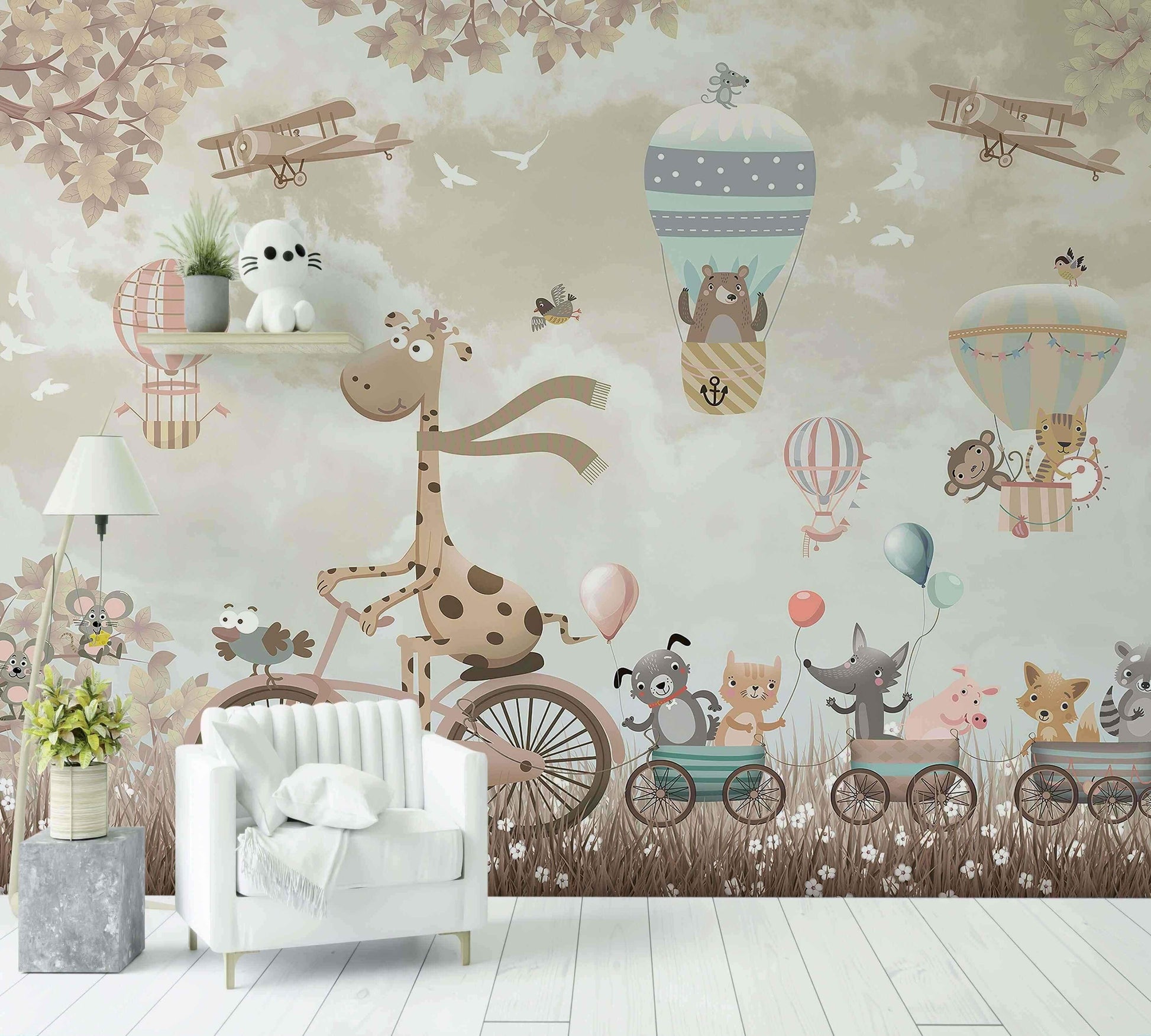 Papier peint enfant avec animaux dessinés sur vélo, montgolfières et train, décor ludique chambre
