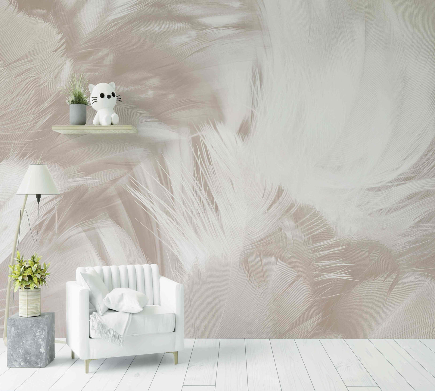 Papier peint plumes beiges et blanches, salon moderne, fauteuil blanc et plante décorative